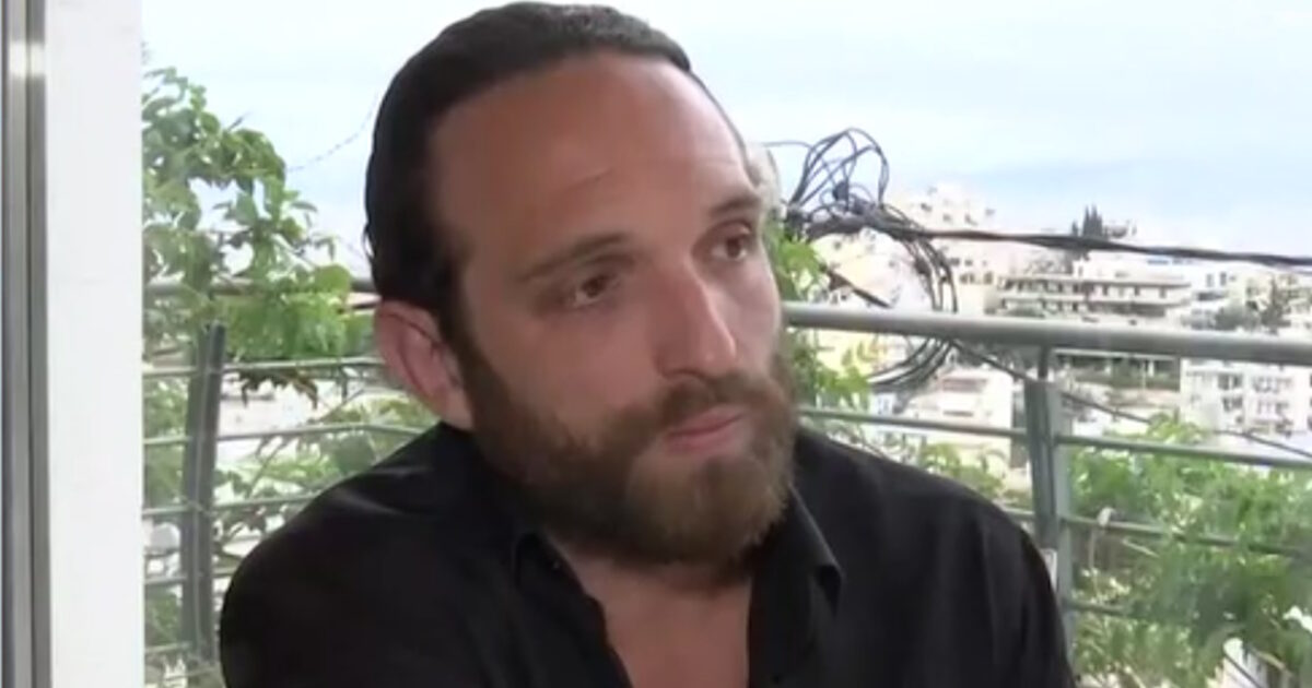 Μάρκος Παπαδοκωνσταντάκης: «Χαίρομαι πολύ που μεγάλωσα με γυναίκες, έμαθα να μην είμαι και τόσο άντρας»