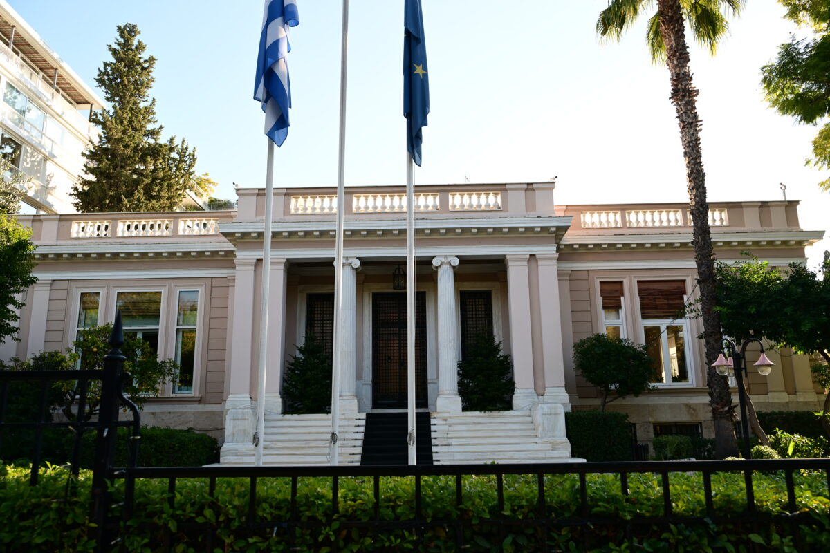 Νέα κόντρα κυβέρνησης - ΠΑΣΟΚ για ΟΠΕΚΕΠΕ και υποκλοπές: «Διαστρέβλωση της πραγματικότητας», «Η παρακμή και ο λαϊκισμός έχουν και όρια»