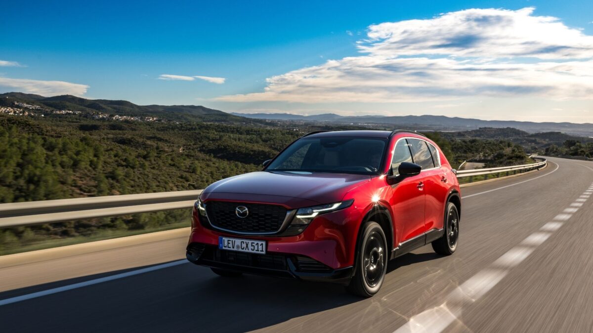 Στην Ελλάδα το υβριδικό Mazda CX-5 με τιμές από 33.960 ευρώ
