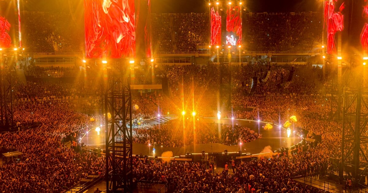 «Ντελίριο» για τους Metallica στο ΟΑΚΑ: Πάνω από 80.000 κόσμου αποθέωσε τους θρύλους της metal σκηνής – Δείτε εικόνες και βίντεο