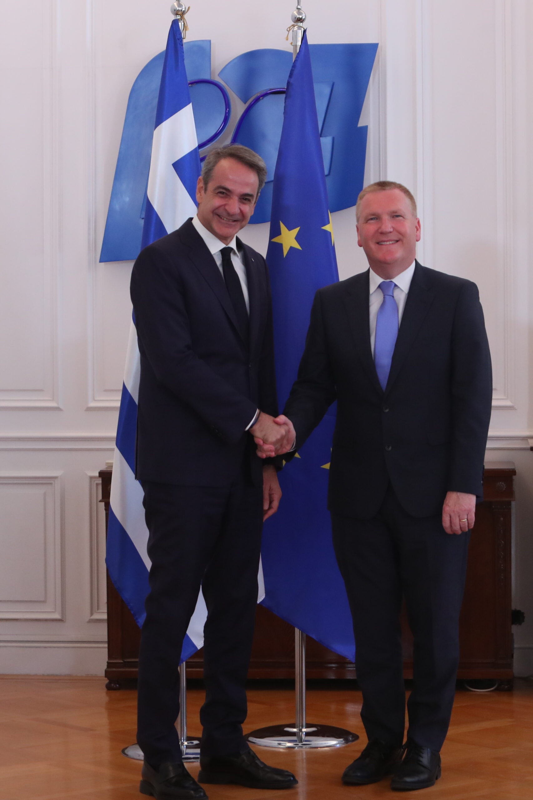 Συνάντηση του Πρωθυπουργού Κυριάκου Μητσοτάκη με τον Ευρωπαίο Επίτροπο αρμόδιο για τη Δημοκρατία, τη Δικαιοσύνη, το Κράτος Δικαίου και την Προστασία των Καταναλωτών Michael McGrath, στο Μέγαρο Μαξίμου, Τρίτη 12 Μαΐου 2026. (ΣΩΤΗΡΗΣ ΔΗΜΗΤΡΟΠΟΥΛΟΣ