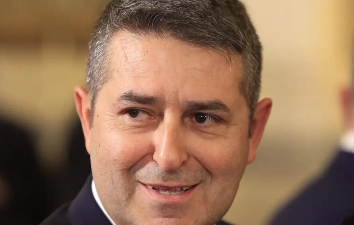 Γιώργος Μυλωνάκης: Σημάδια βελτίωσης της υγείας του - Το νεύμα του στον Κυριάκο Μητσοτάκη
