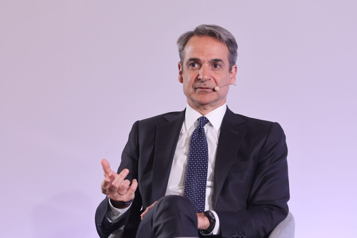 Αυλαία για το συνέδριο της ΝΔ: «Η Ελλάδα του 2030», η απουσία Καραμανλή και η επιστολή των 10 με αιχμές κατά Μητσοτάκη