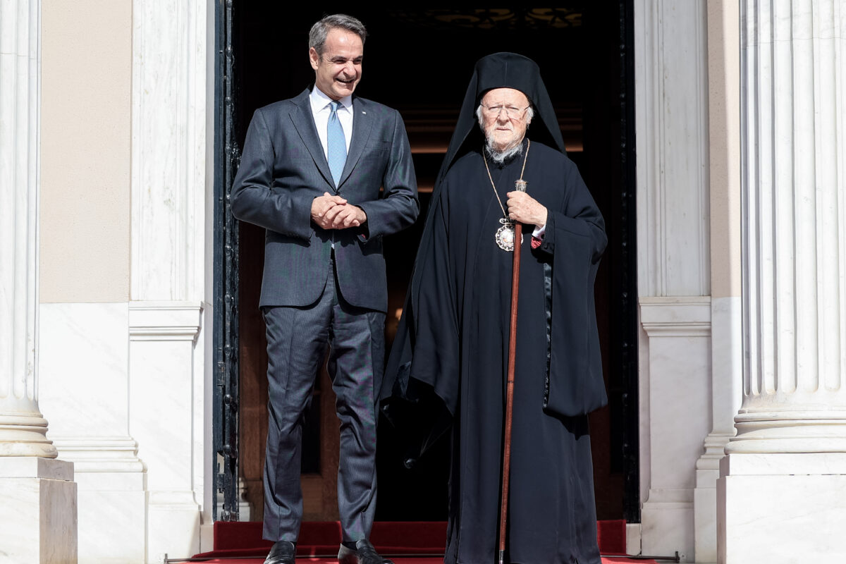 Συνάντηση Κυριάκου Μητσοτάκη με Οικουμενικό Πατριάρχη: Στο επίκεντρο Θεολογική Σχολή της Χάλκης και χριστιανοί της Μέσης Ανατολής
