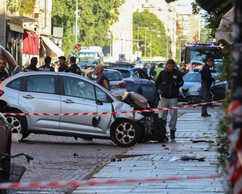 Το αυτοκίνητο που έπεσε σε πεζούς στη Μόντενα