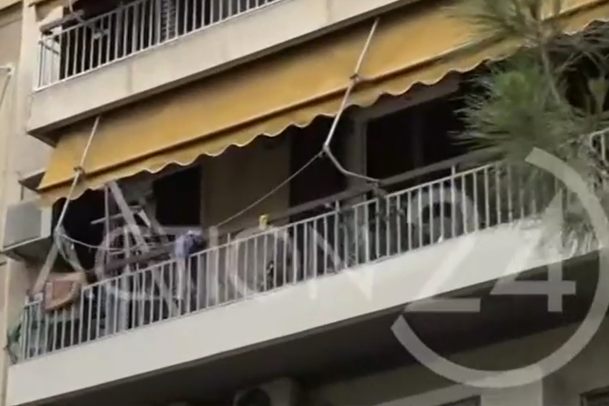Το μπαλκόνι από το οποίο έπεσε η ηλικιωμένη στο Νέο Φάληρο