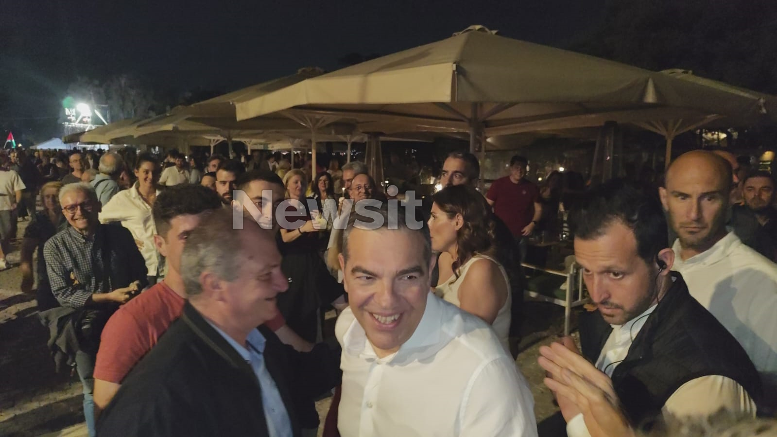 Η Μπέττυ Μπαζιάνα στην παρουσίαση του κόμματος του Αλέξη Τσίπρα, «Ελληνική Αριστερή Συμπαράταξη» στο Θησείο
