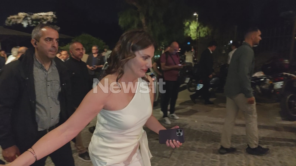 Η Μπέττυ Μπαζιάνα στην παρουσίαση του κόμματος του Αλέξη Τσίπρα, «Ελληνική Αριστερή Συμπαράταξη» στο Θησείο