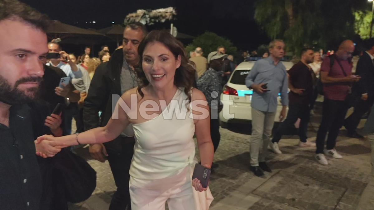 Η Μπέττυ Μπαζιάνα στην παρουσίαση του κόμματος του Αλέξη Τσίπρα, «Ελληνική Αριστερή Συμπαράταξη» στο Θησείο