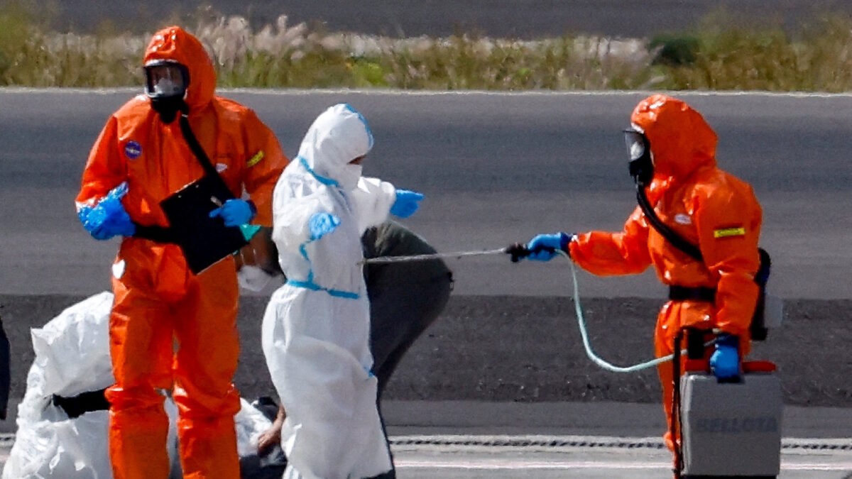 Επιβάτες του MV Hondius απολυμαίνονται