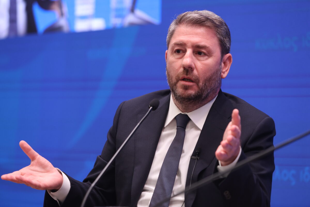 Ανδρουλάκης κατά Κακλαμάνη για τις υποκλοπές: «Α λα καρτ οι ευαισθησίες του για τις διαρροές από τον διάλογο με τον Δεμίρη»