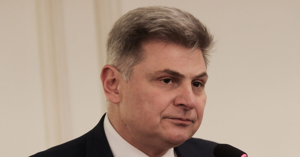 Φαραντούρης: «Ο ΣΥΡΙΖΑ κόμμα άλλαξε 3 αρχηγούς, εγώ δεν άλλαξα τις θέσεις μου»