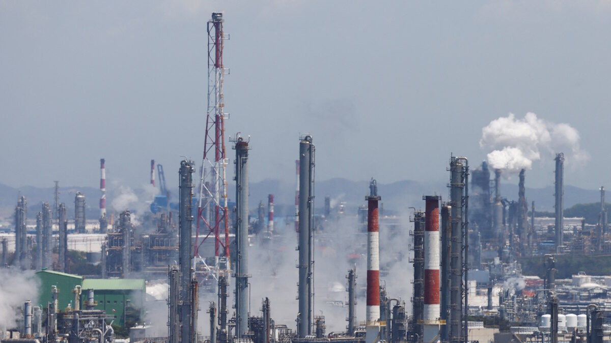 Pipelines and oil storage tanks at oil refining facilities at the Daesan petrochemical complex near Daesan port, in Seosan, South Korea, May 8, 2026