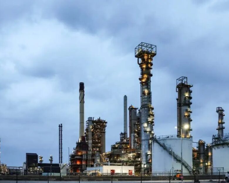 Πετρέλαιο: Σχεδόν 20% έπεσαν οι τιμές τον Μάϊο – Το Brent παραμένει ακριβότερο κατά 25% σε σχέση με τα προπολεμικά επίπεδα