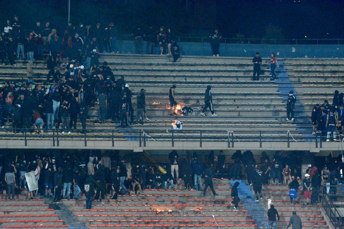 Χάος στο Copa Libertadores: «Ντου» οπαδών της Ιντεπεντιέντε Μεντεγίν και αναβολή του ματς με τη Φλαμένγκο