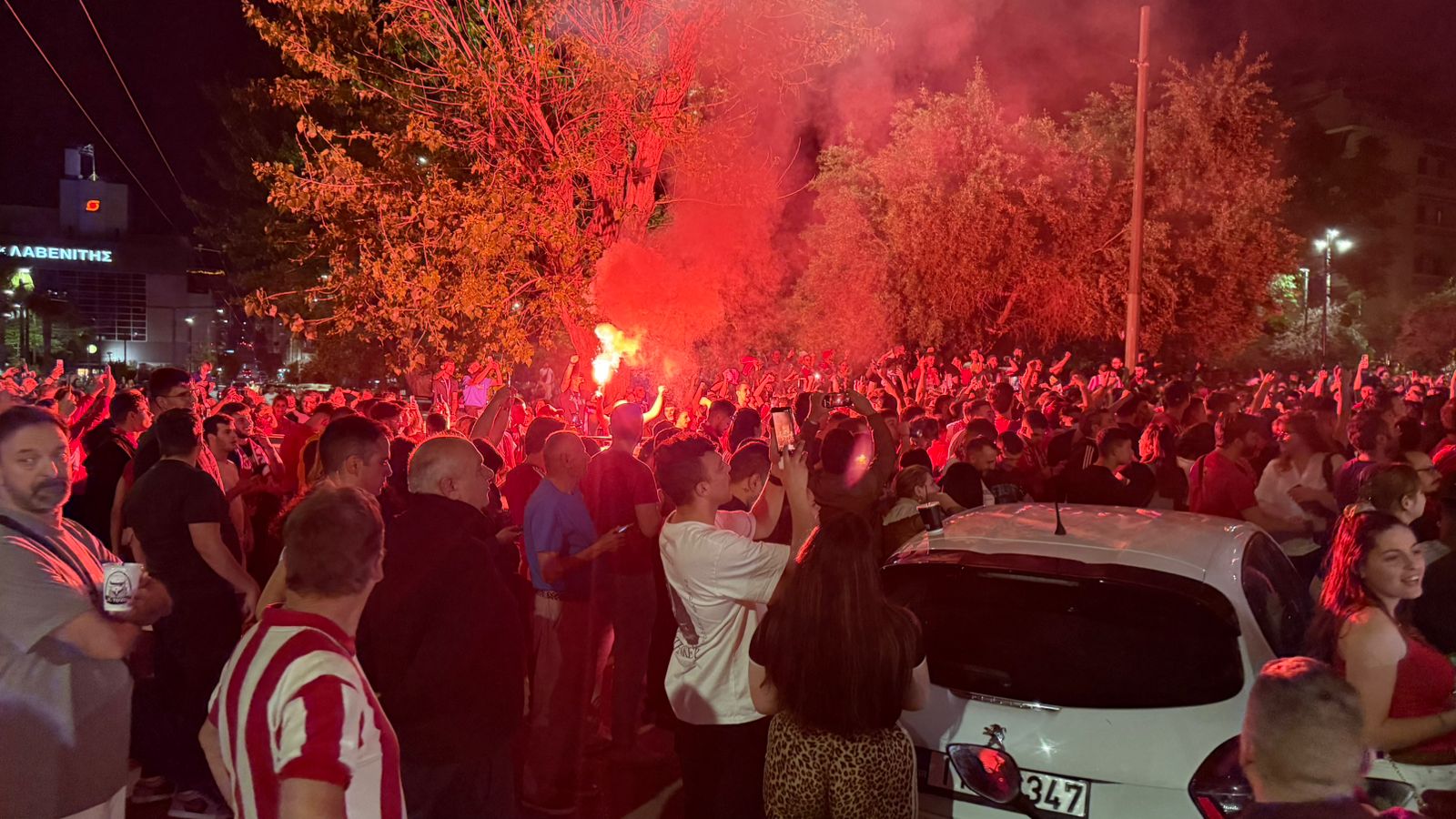 Ολυμπιακός – Ρεάλ Μαδρίτης: Χιλιάδες οπαδοί των Πειραιωτών σε Πασαλιμάνι και Κορυδαλλό περιμένουν την κατάκτηση του τροπαίου