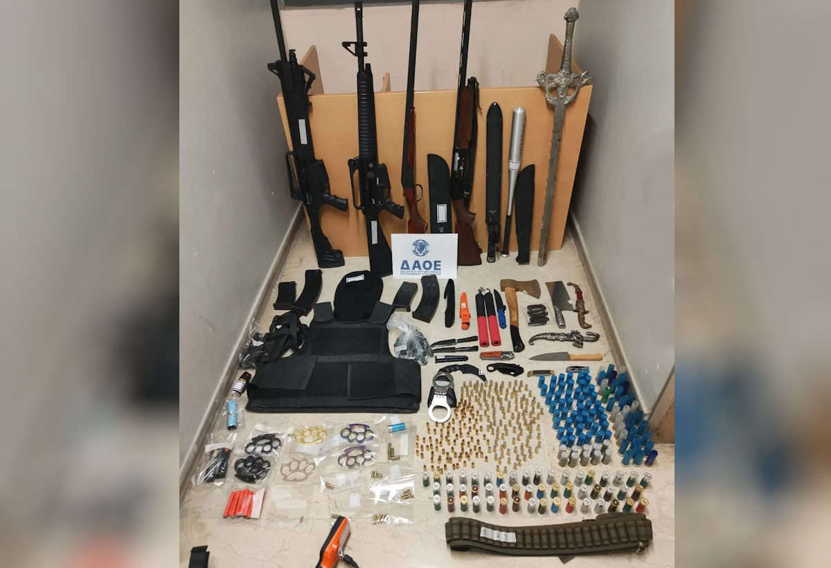 Άνδρας στην Πάτρα ανέβαζε ένα ολόκληρο οπλοστάσιο σε φωτογραφίες και βίντεο στα social media και συνελήφθη