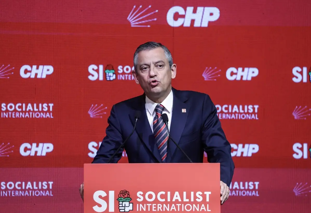 Τουρκία: Καθαιρείται με δικαστική απόφαση ο Οζγκιούρ Οζέλ από αρχηγός της αξιωματικής αντιπολίτευσης