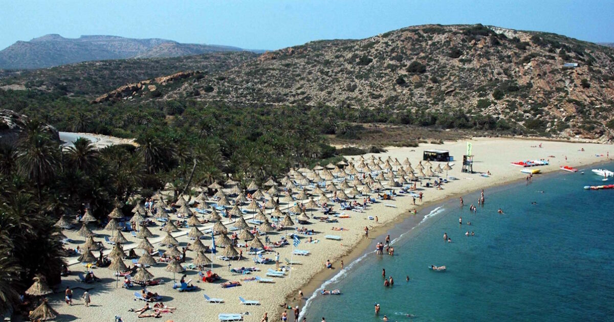 Oι 624 παραλίες της Ελλάδας με Γαλάζια Σημαία για το 2026 – Δείτε τις 17 καλύτερες ακτές της Αττικής