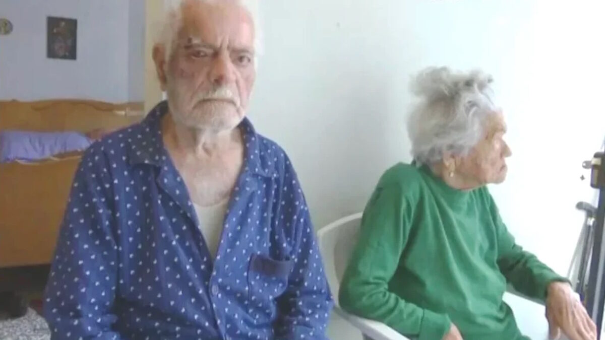 Οι δύο ηλικιωμένοι μετά τη βάναυση επίθεση που δέχτηκαν από ληστή στην Πάτρα