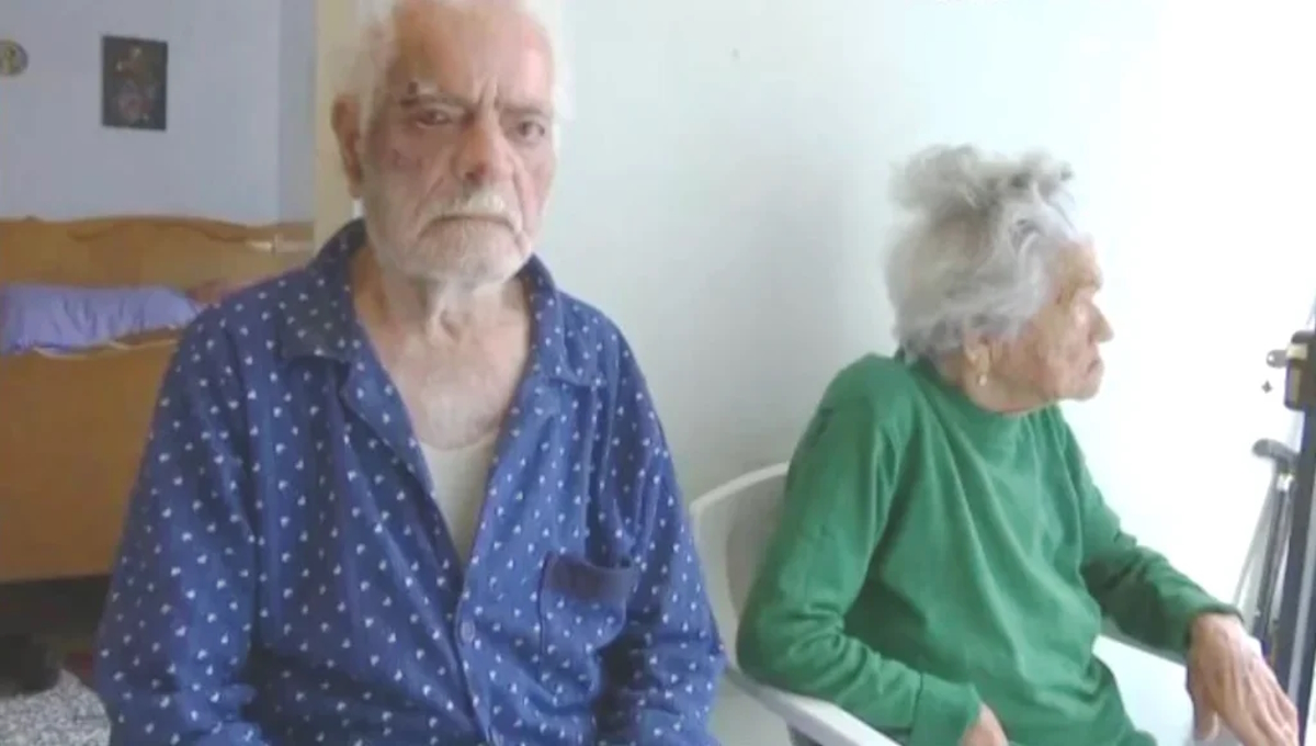 Οι δύο ηλικιωμένοι μετά τη βάναυση επίθεση που δέχτηκαν από ληστή στην Πάτρα