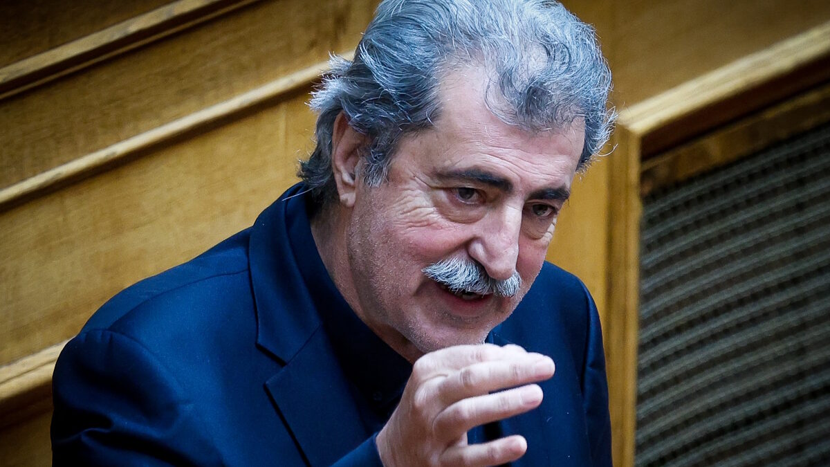 Ο Παύλος Πολάκης στο βήμα της ολομέλειας της Βουλής