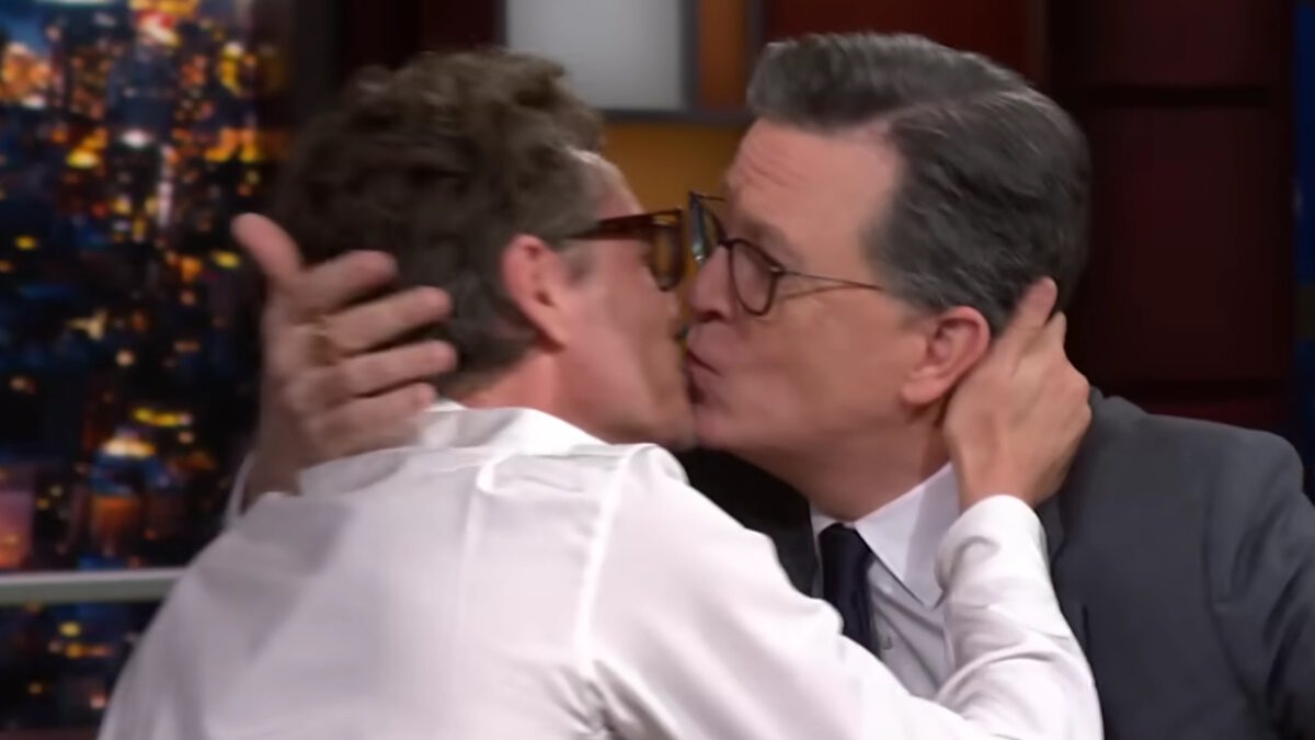 Pedro Pascal και Stephen Colbert