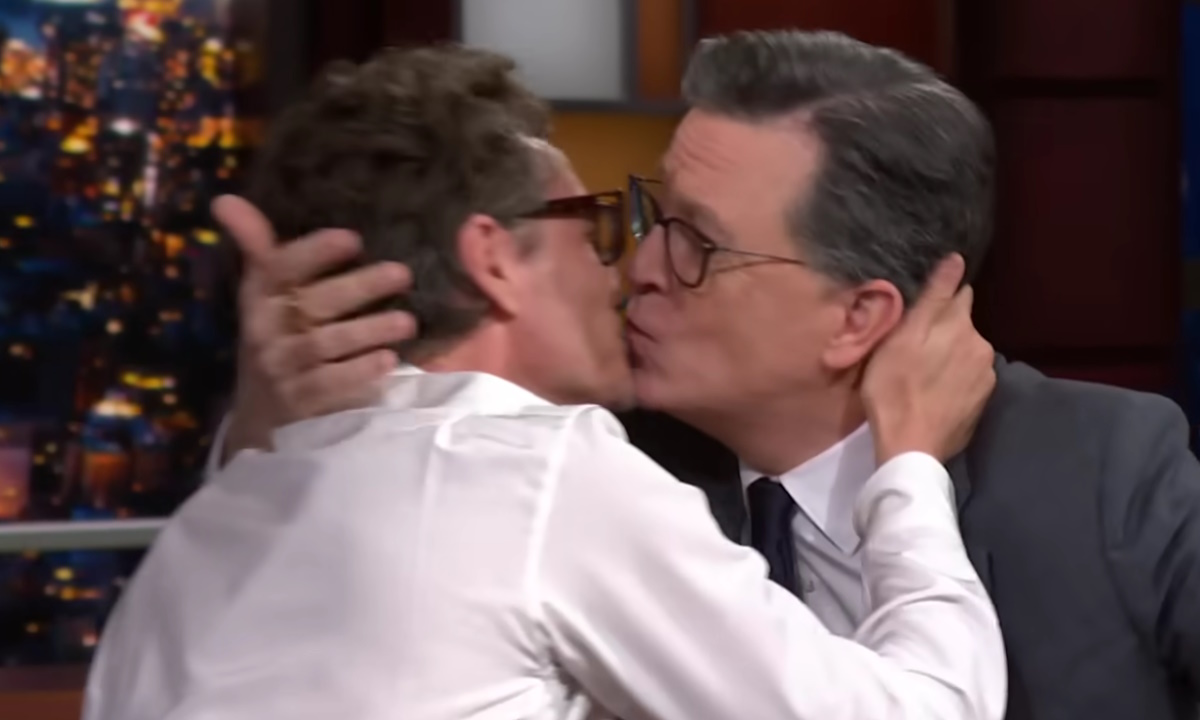 Pedro Pascal και Stephen Colbert