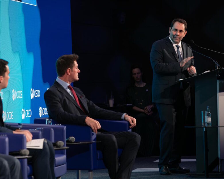 Ο υφυπουργός Οικονομικών Θάνος Πετραλιάς στην ετήσια συνάντηση ανώτερων στελεχών προϋπολογισμού του ΟΟΣΑ