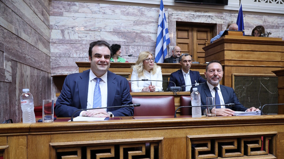 Ο Κυριάκος Πιερρακάκης και ο Γιάννης Στουρνάρας