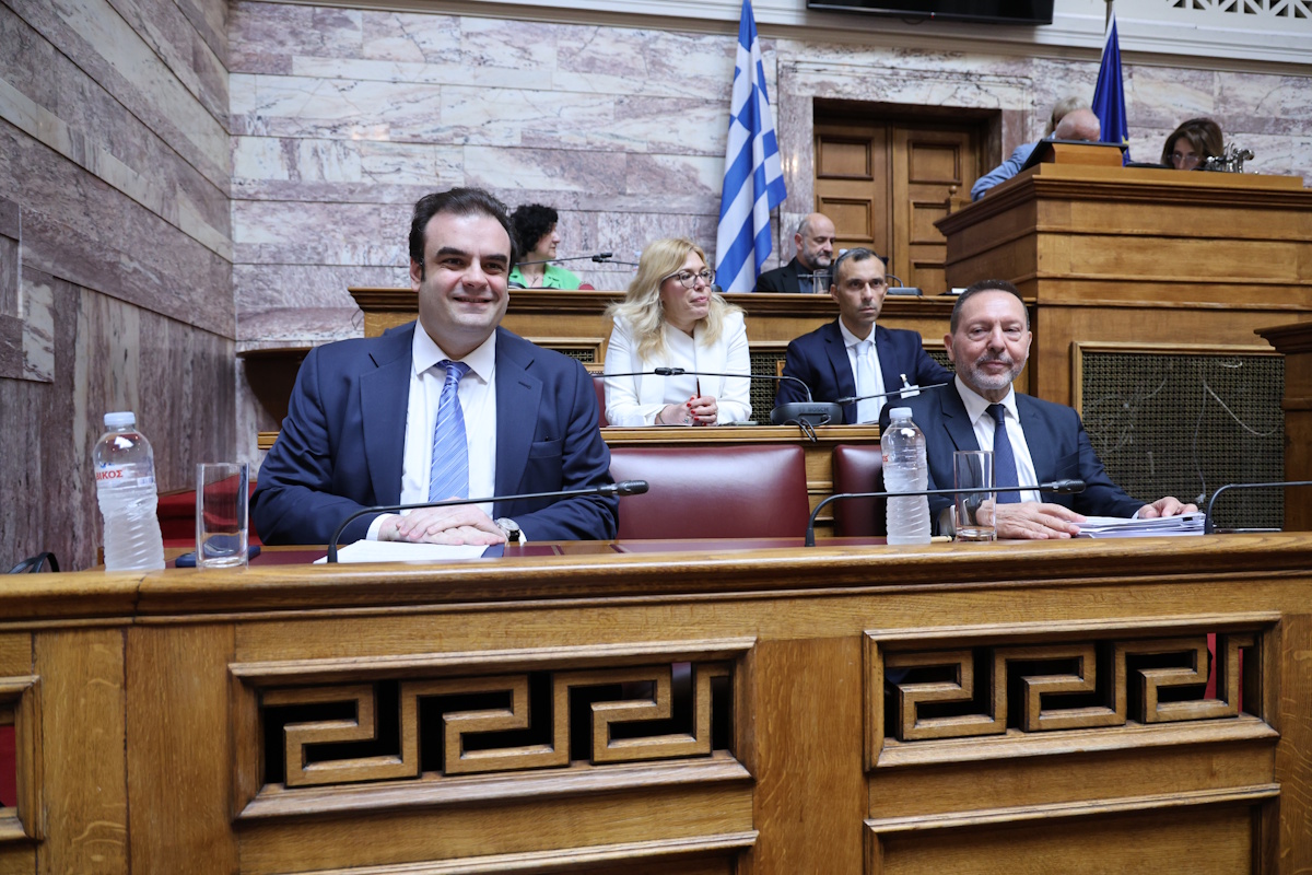 Ο Κυριάκος Πιερρακάκης και ο Γιάννης Στουρνάρας