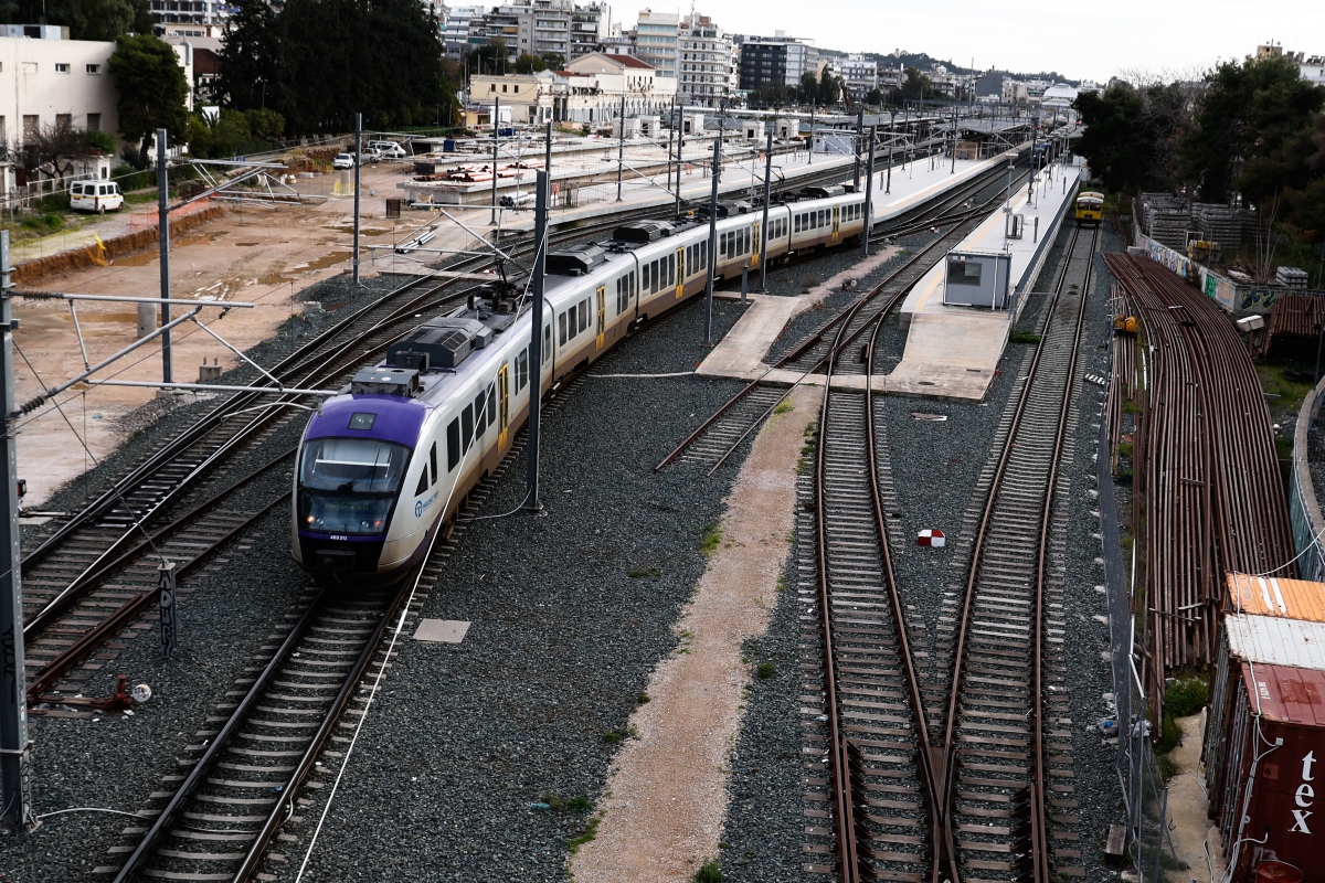 Hellenic Train: Διακοπή μίας ώρας στα δρομολόγια του Προαστιακού λόγω φωτιάς στη Νέα Ζωή