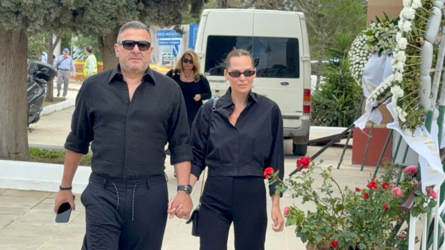 Ο Αντώνης Ρέμος με την σύζυγό του