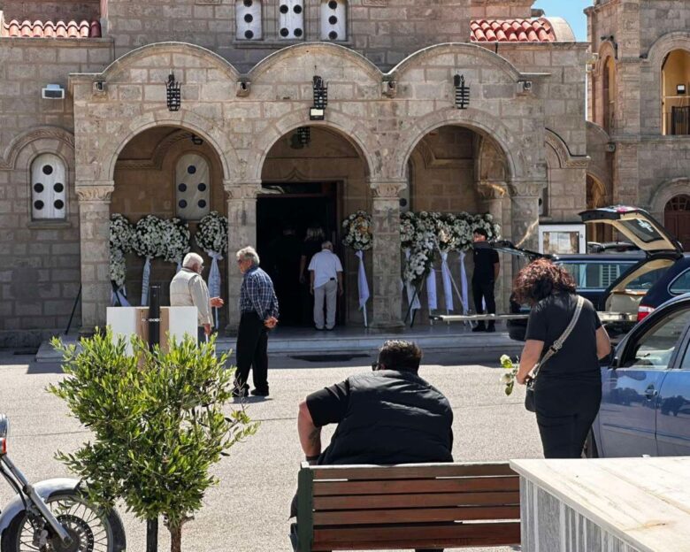 Η κηδεία της 57χρονης και της 26χρονης κόρης της στη Ρόδο