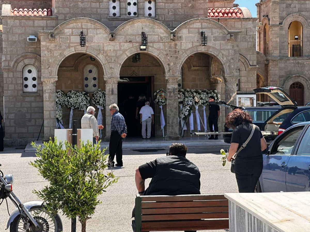 Η κηδεία της 57χρονης και της 26χρονης κόρης της στη Ρόδο