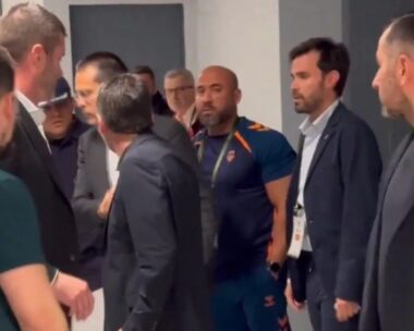 Παναθηναϊκός: Χειρονομία μέλους του επιτελείου της Βαλένθια προς τον Σερέλη, ένταση και συγγνώμη από τον Μαρτίνεθ