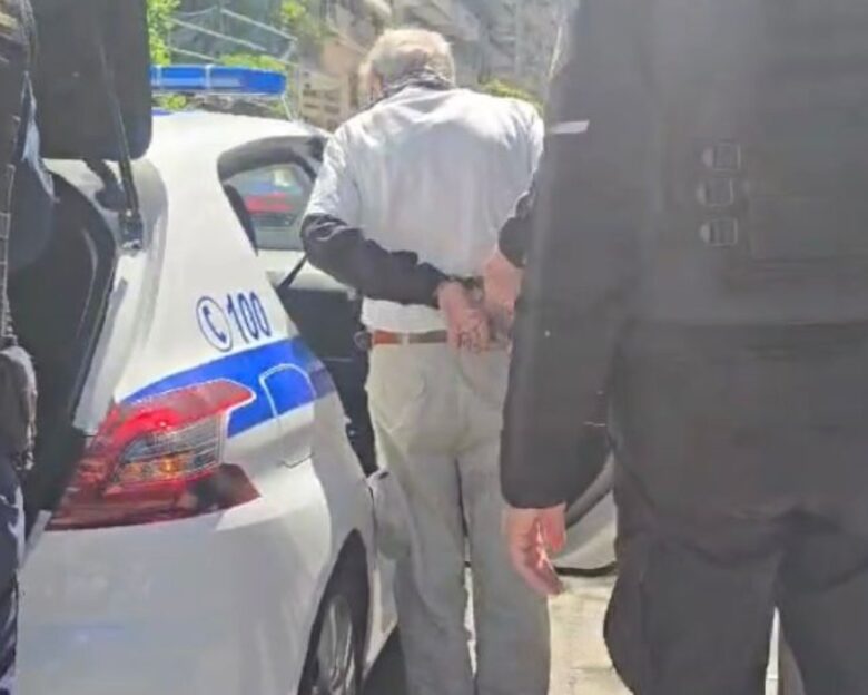 Κλήθηκε η αστυνομία και ο 67χρονος προσήχθη
