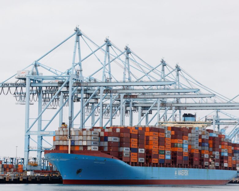Εμπορευματοκιβώτια σε πλοίο της Maersk