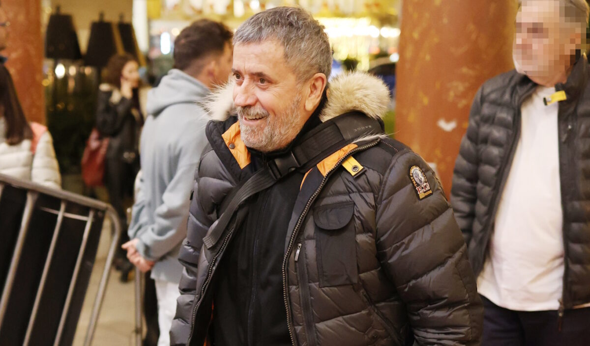 Ο Σπύρος Παπαδόπουλος θυμάται τη στιγμή που πήρε χάπι για σκύλους στα γυρίσματα των «Απαράδεκτων»
