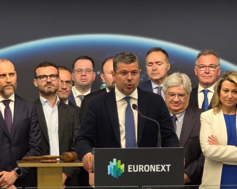 ΔΕΗ: Πανηγυρικό ντεμπούτο για τις νέες μετοχές από την ΑΜΚ – Ιστορικό ορόσημο η ολοκλήρωση της αύξησης κεφαλαίου, είπε ο Στάσσης