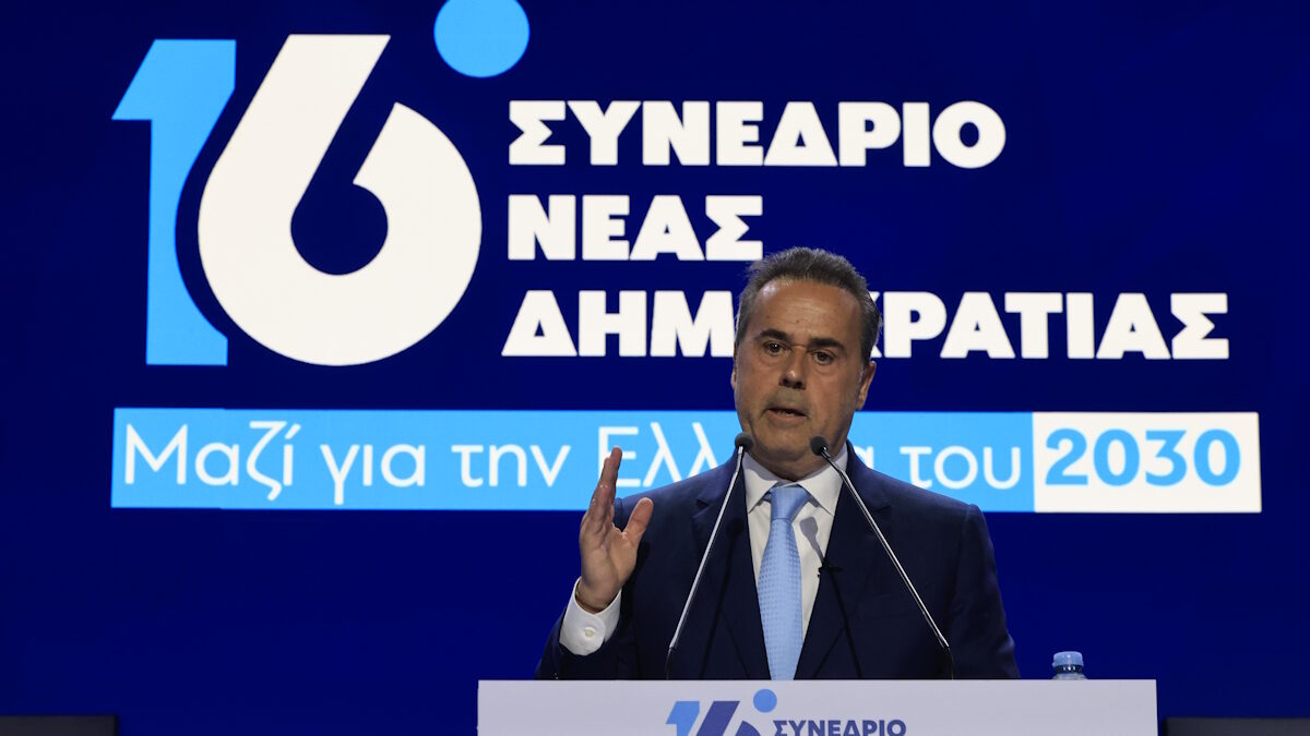 Ο υπουργός Περιβάλλοντος και Ενέργειας, Σταύρος Παπασταύρου στο βήμα του συνεδρίου της Νέας Δημοκρατίας