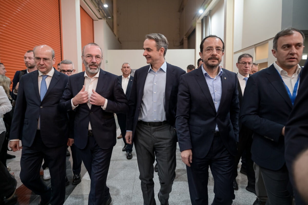 Ο Κώστας Χατζηδάκης, ο Μάνφρεντ Βέμπερ, ο Κυριάκος Μητσοτάκης και ο Νίκος Χριστοδουλίδης