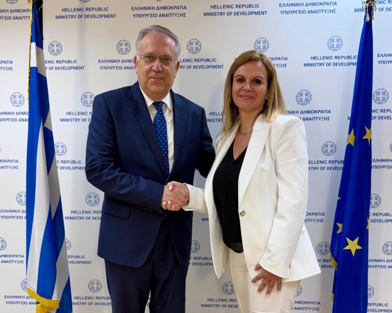 Ο Τάκης Θεοδωρικάκος με την Μαρία Παπατζίκου