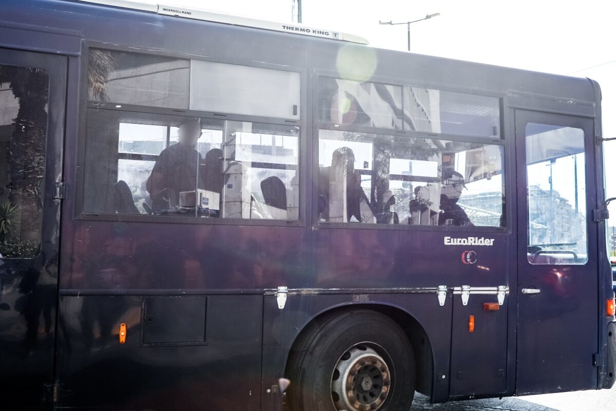 Ληστεία στην Κάτω Τιθορέα: Στη φυλακή οι 6 από τους 8 συλληφθέντες, επεισόδια στην Ευελπίδων