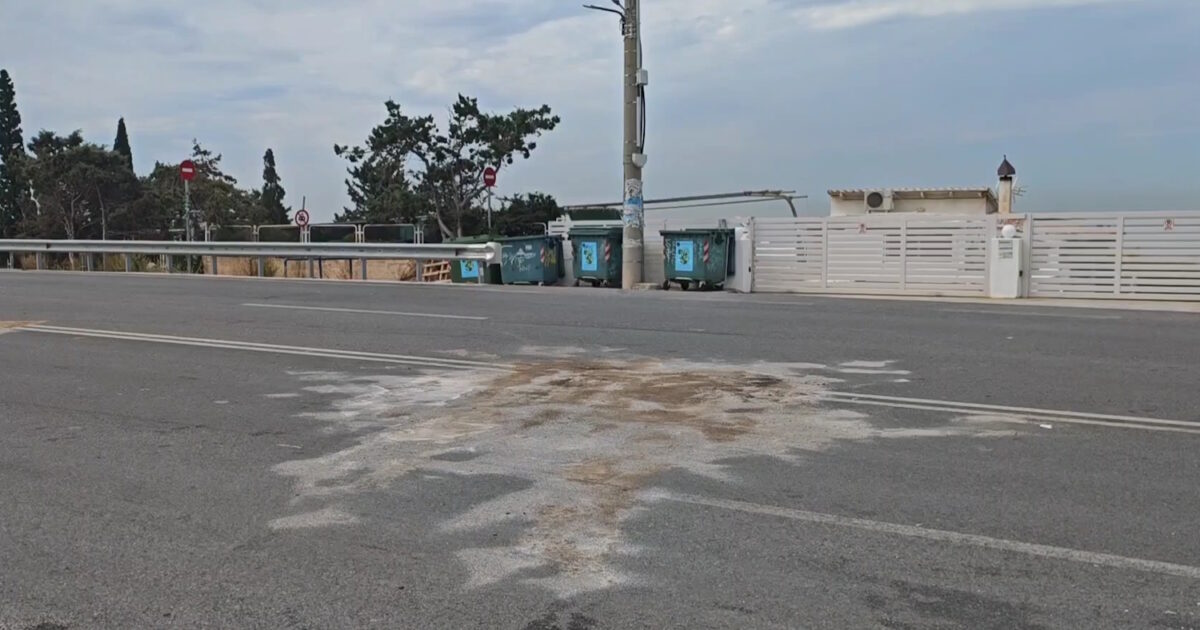 Εικόνες σοκ από το θανατηφόρο τροχαίο στην Αθηνών – Σουνίου: Άμορφη μάζα σιδερικών τα αυτοκίνητα