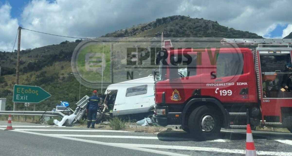 Επιχείρηση απεγκλωβισμού τετραμελούς οικογένειας μέσα από τροχόσπιτο στην Ιόνια Οδό