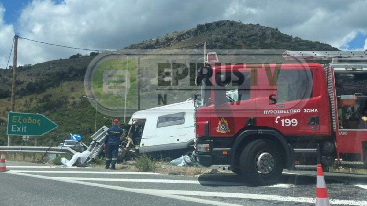 Επιχείρηση απεγκλωβισμού τετραμελούς οικογένειας μέσα από τροχόσπιτο στην Ιόνια Οδό