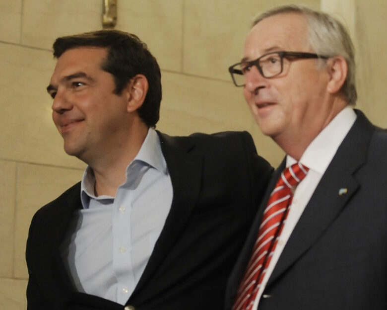 Ο τότε πρωθυπουργός, Αλέξης Τσίπρας με τον πρώην πρόεδρο της Κομισιόν, Ζαν Κλοντ Γιούνκερ