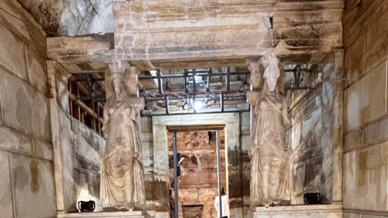 Το ταφικό μνημείο στον Τύμβο Καστά