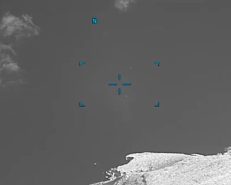 Η διαδρομή των 6 UFO που καταγράφηκαν στην Ελλάδα: Βίντεο από τους απότομους ελιγμούς σε Αιγαίο και ξηρά